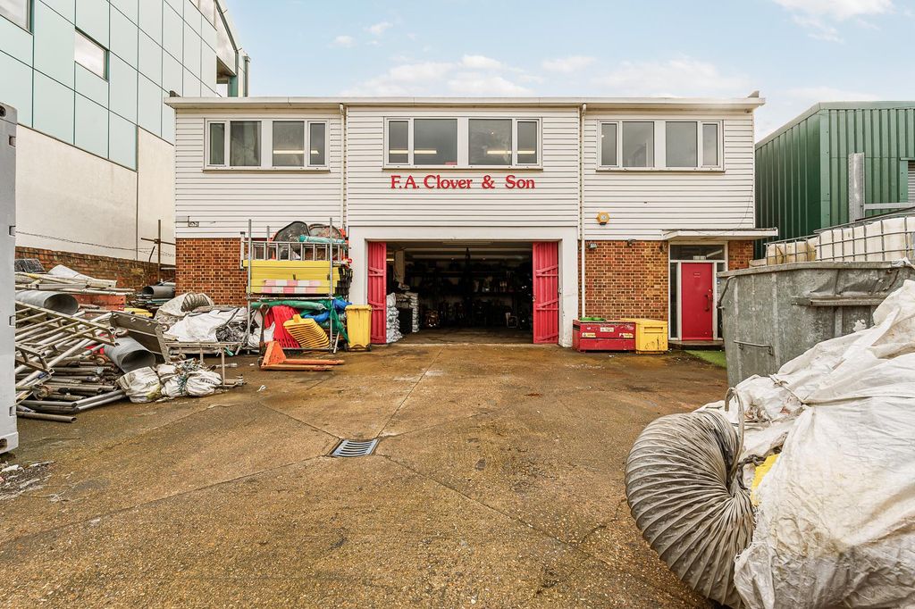 Property photo 2 of 16