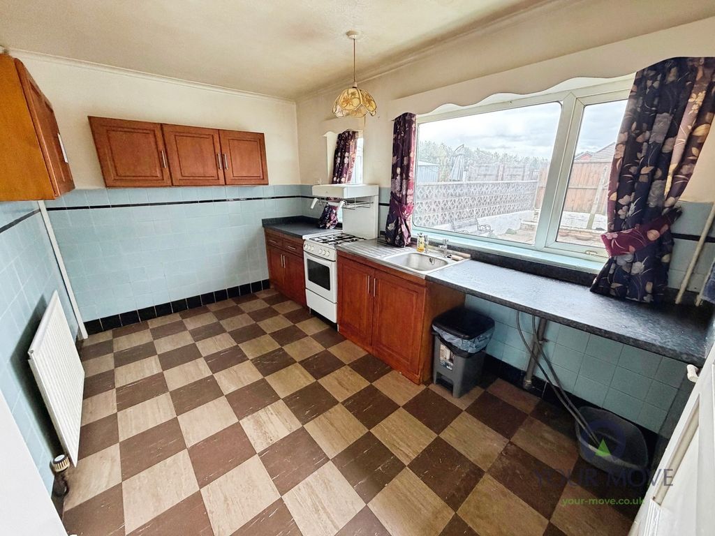 Property photo 3 of 9 Kitchen
