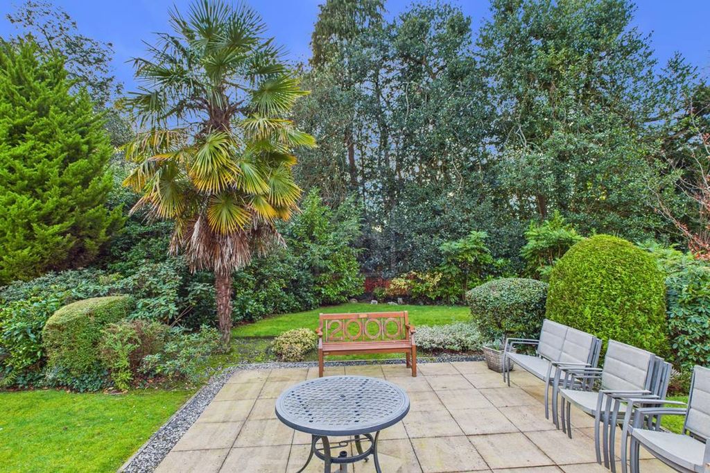 Property photo 3 of 11 Garden