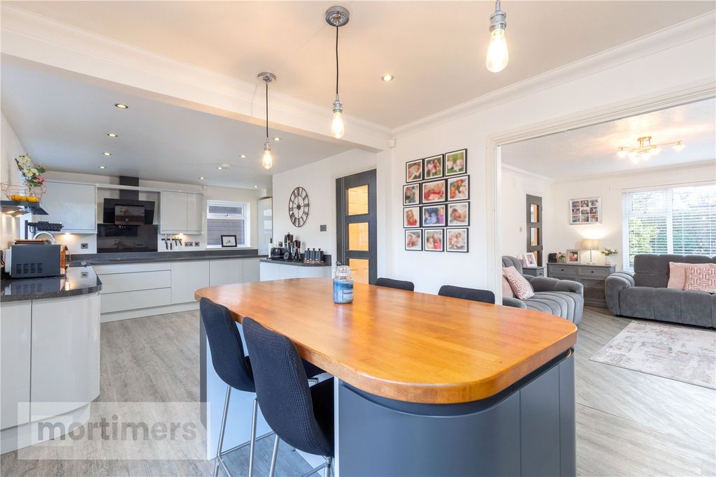 Property photo 2 of 24 Kitchen/Dining