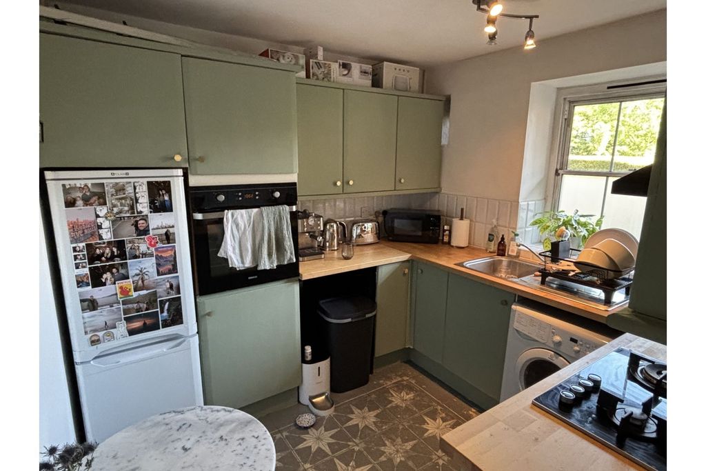 Property photo 3 of 12