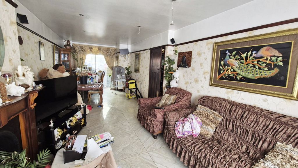 Property photo 3 of 11 Gallery