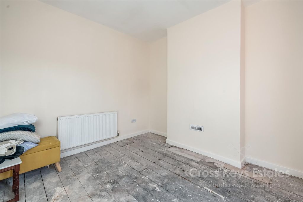 Property photo 3 of 17 Sitting Room