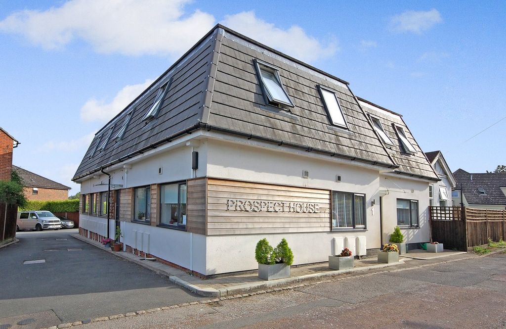 Property photo 1 of 6