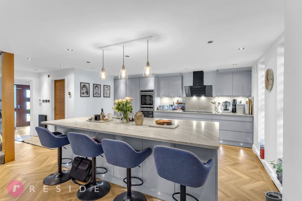 Property photo 3 of 29 Breakfast Kitchen