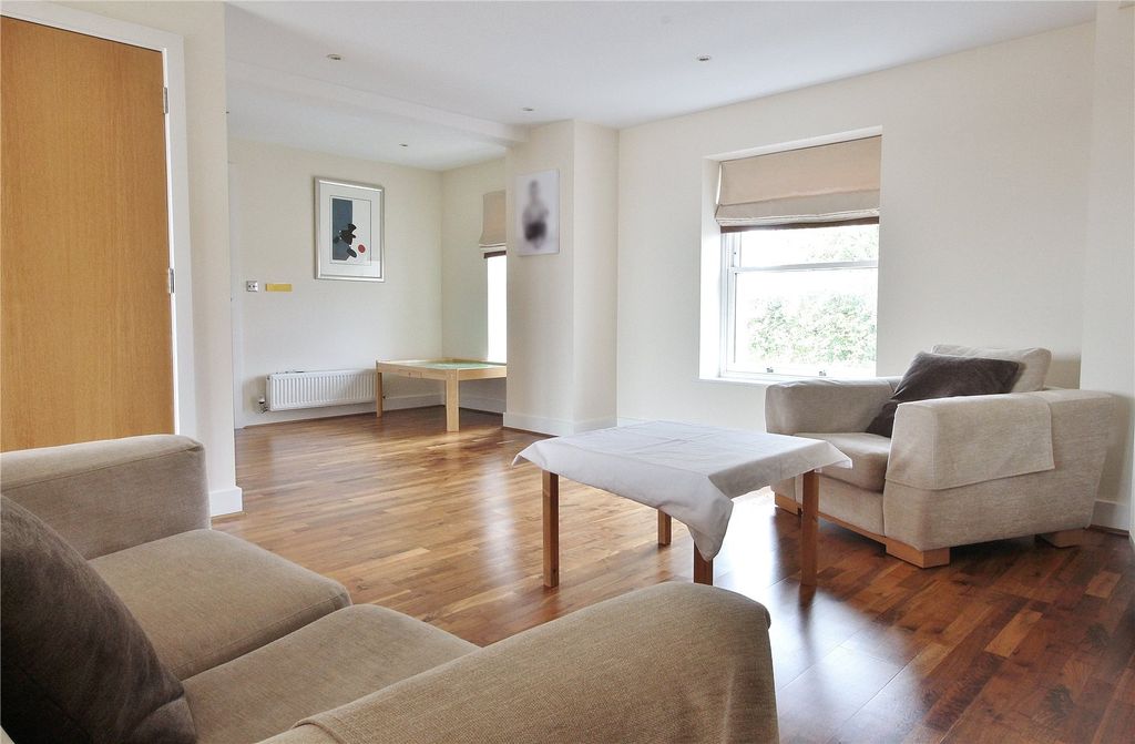 Property photo 2 of 11 Picture No. 21