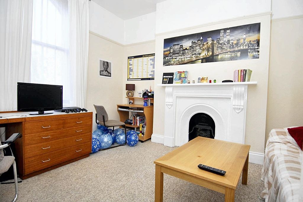 Property photo 2 of 4 Living Room (10).Jpeg