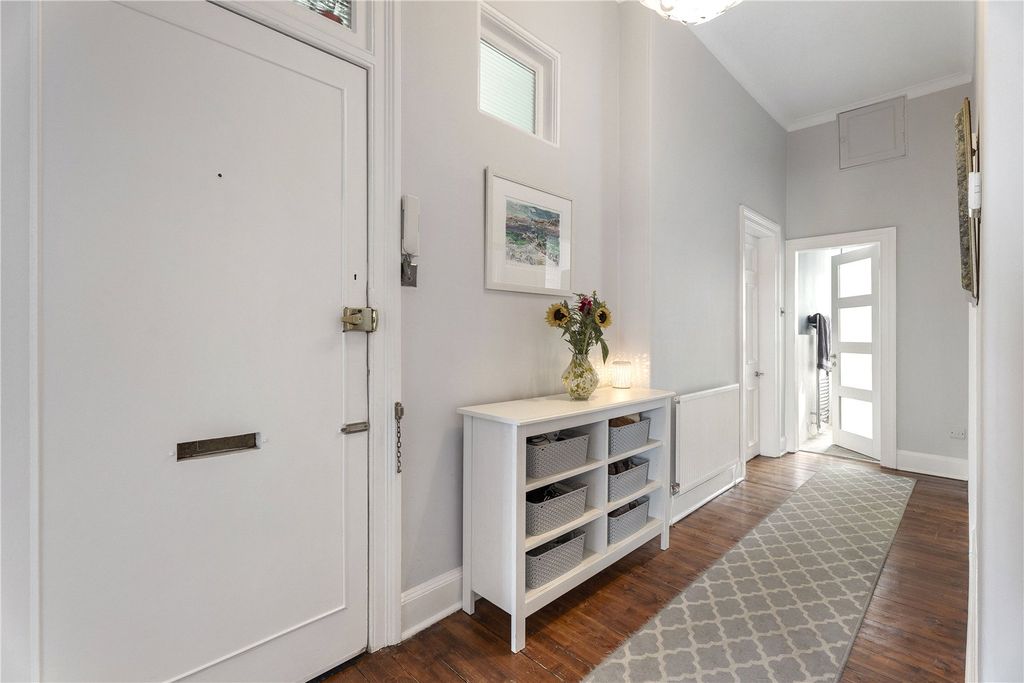 Property photo 2 of 33 16/4 West Savile Ter