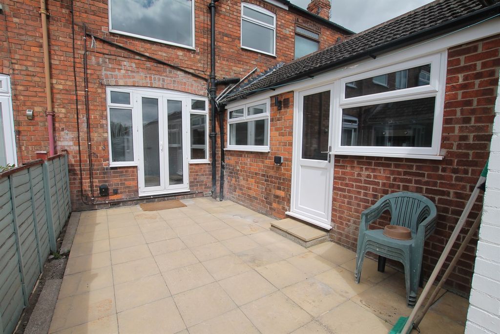 Property photo 3 of 17 Courtyard