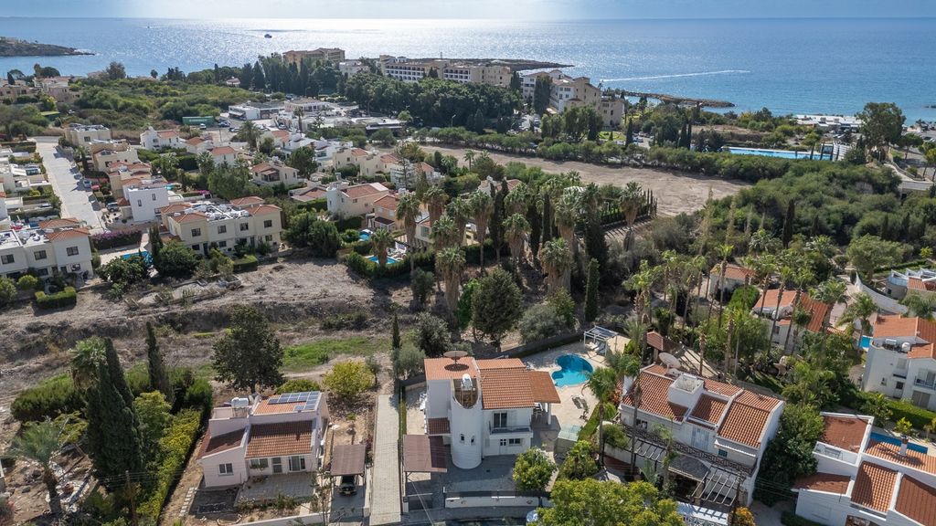 Property photo 3 of 54