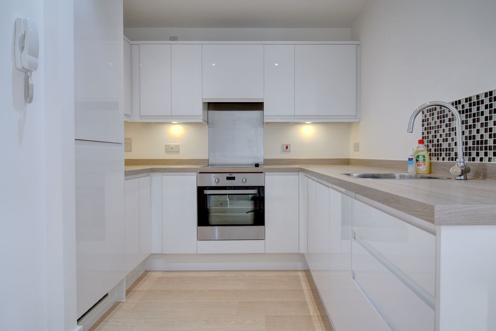 Property photo 2 of 9 5.Kitchen.Jpg