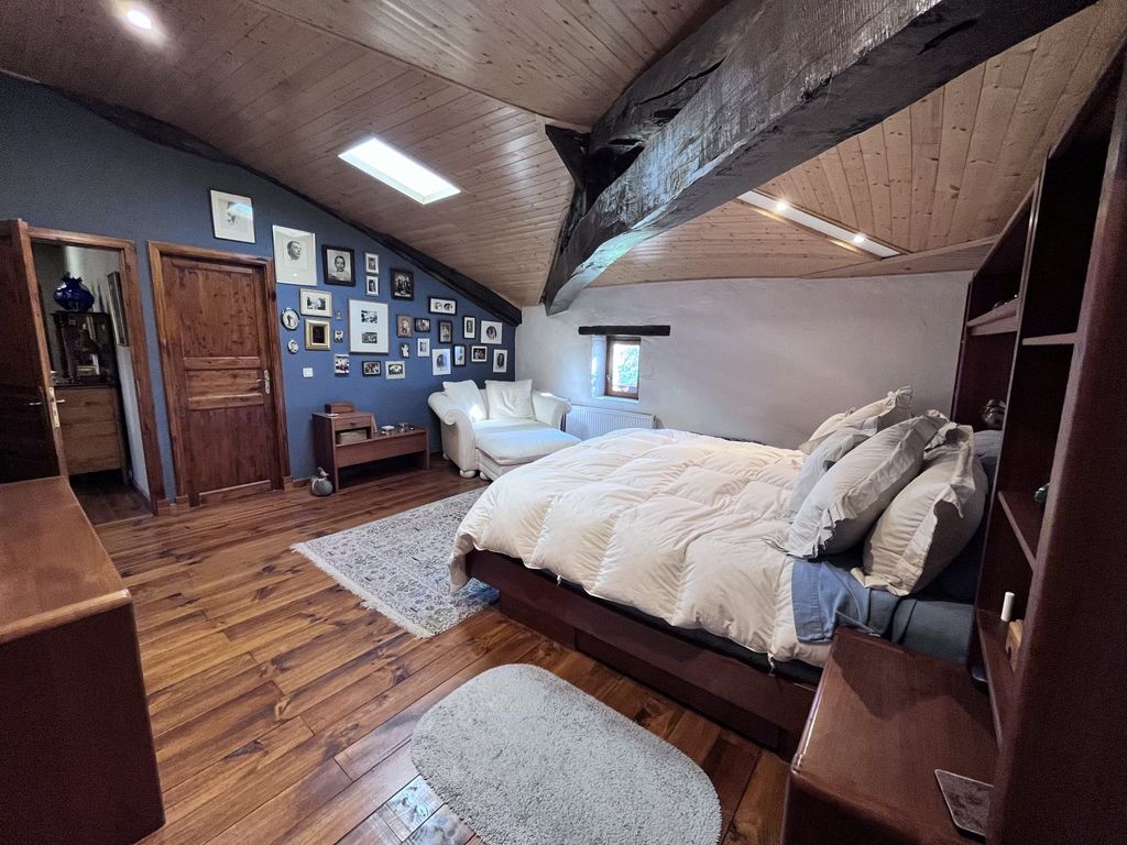 Property photo 2 of 25