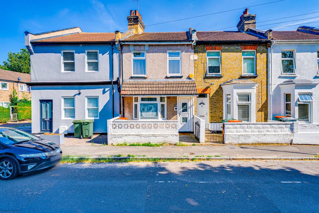 Property photo 2 of 32 A7S00438Hdr
