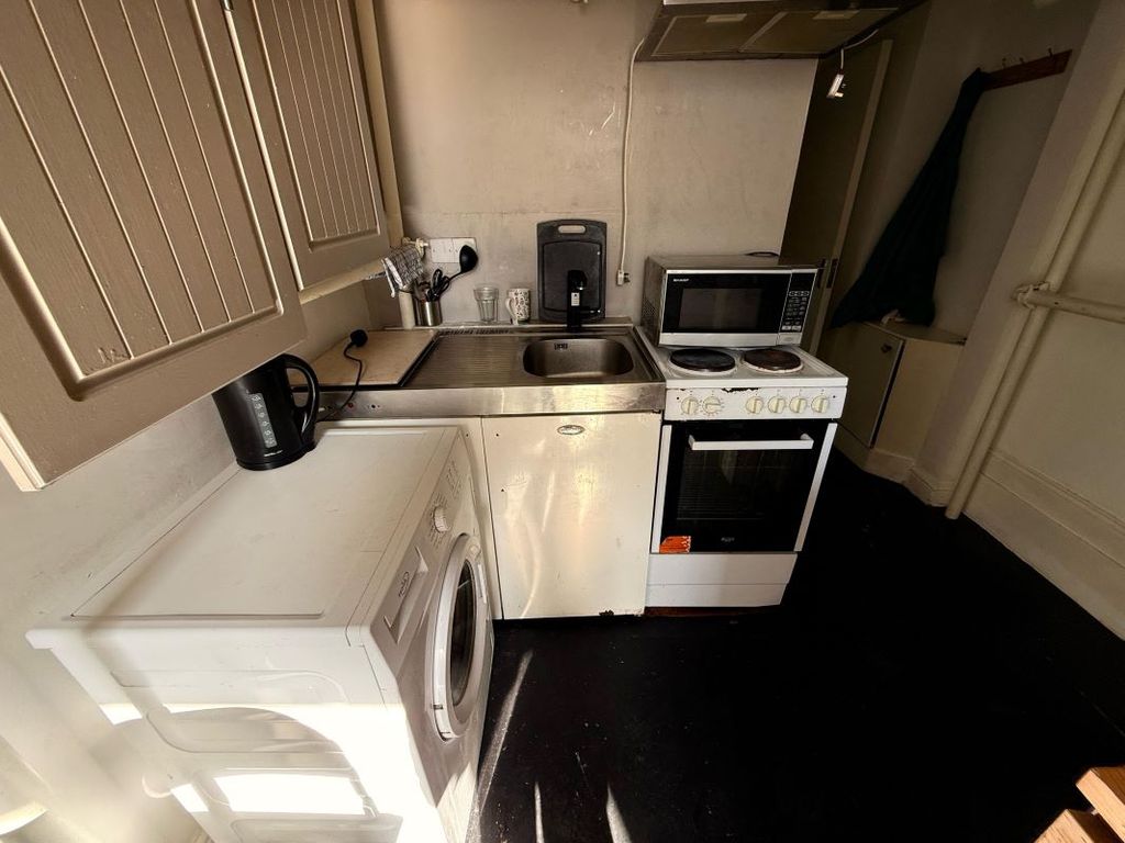 Property photo 2 of 3