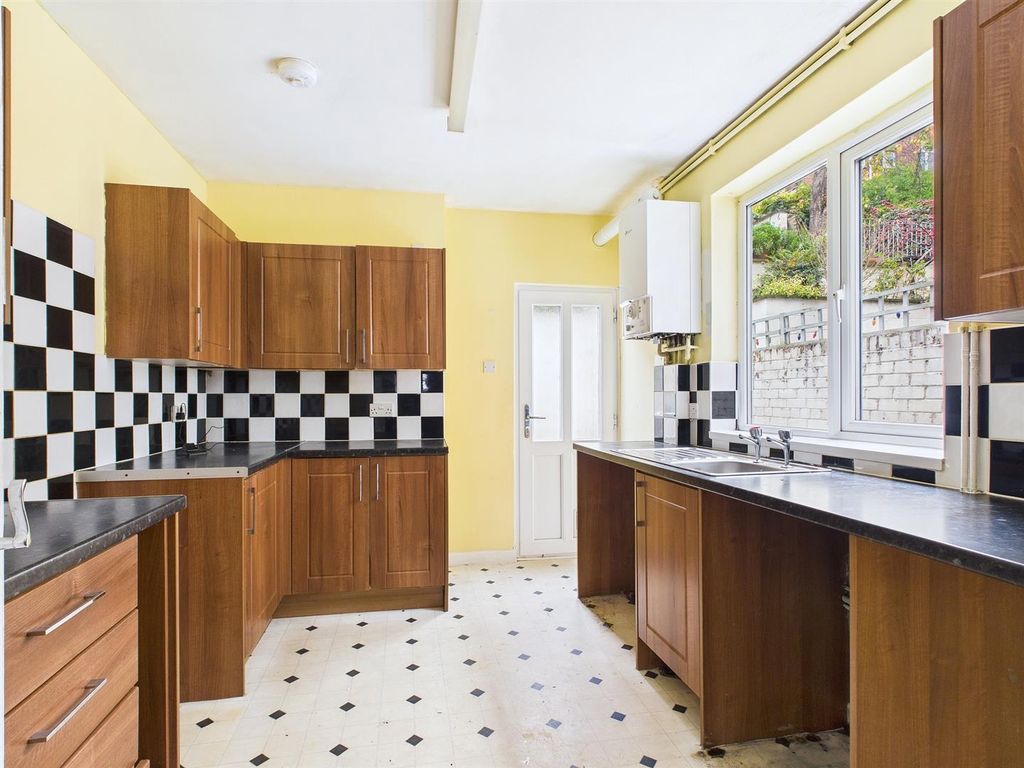 Property photo 3 of 15 8 - Three-Storey Period Terraced House.Jpg