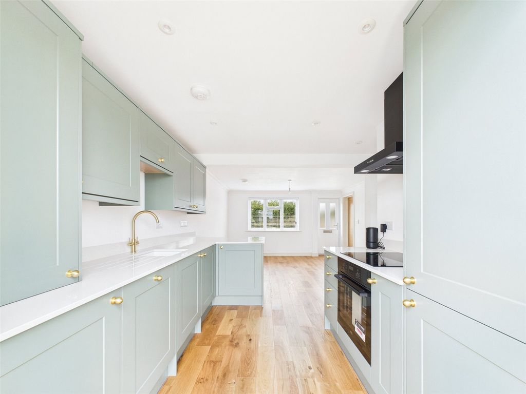 Property photo 2 of 9 Kitchen