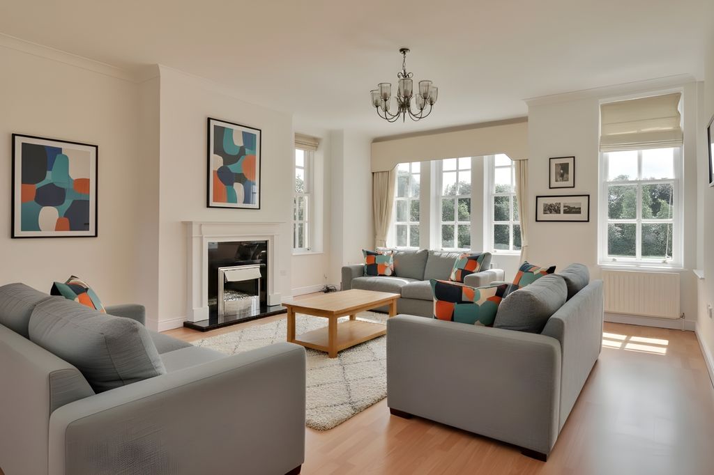 Property photo 1 of 22 Naturally Light, Large Living Space