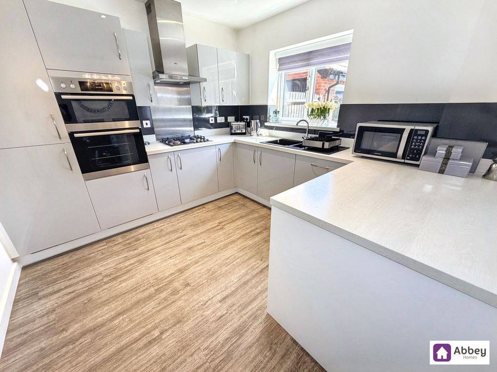 Property photo 3 of 14 Kitchen/Diner