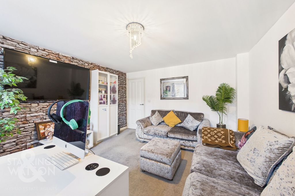 Property photo 2 of 21