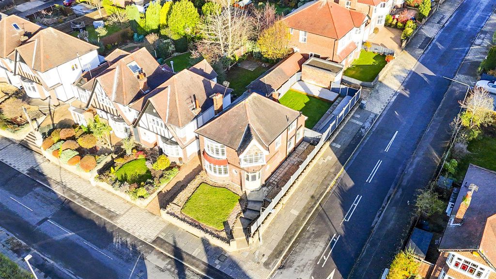 Property photo 1 of 28 12424.Jpg