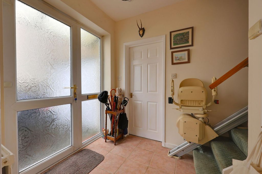 Property photo 2 of 27