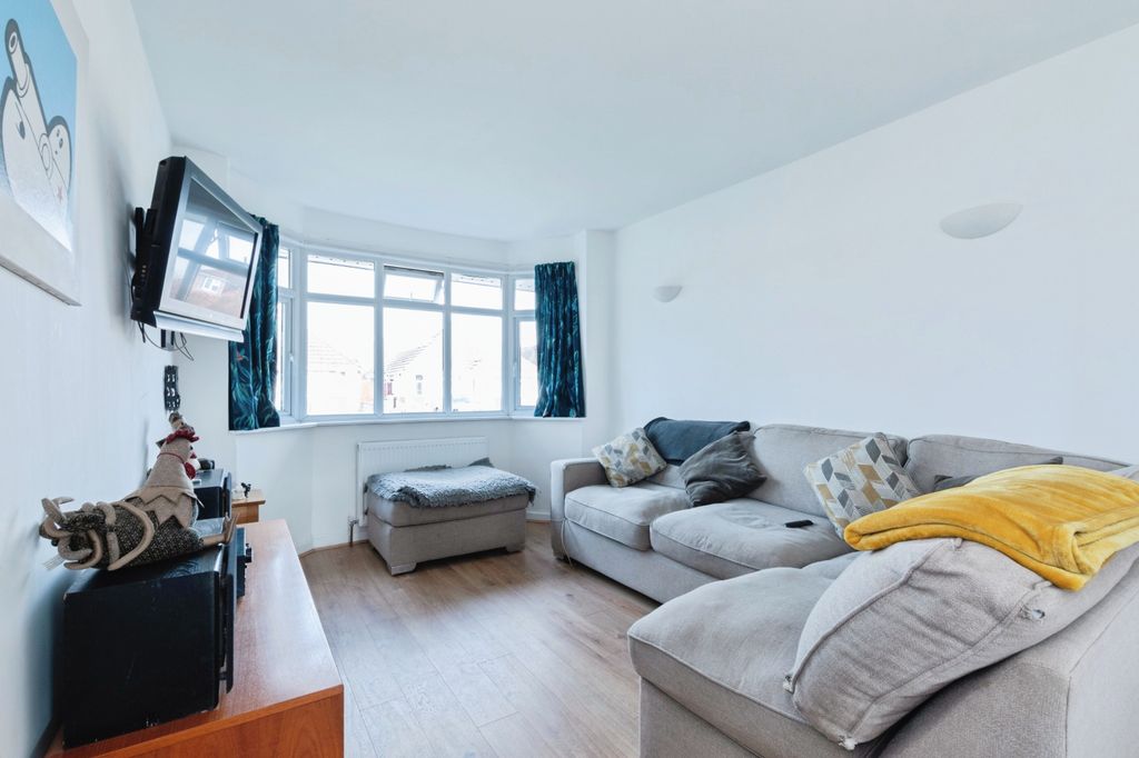 Property photo 3 of 19