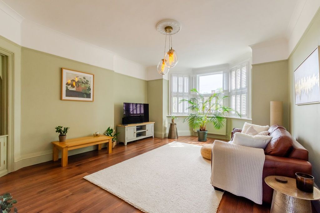 Property photo 2 of 11