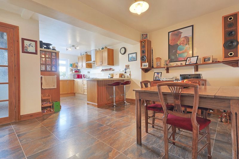 Property photo 3 of 18 Photo 11