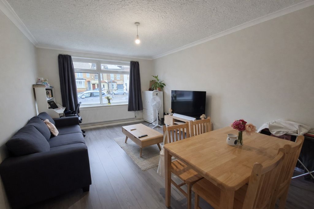 Property photo 2 of 10 Photo 1