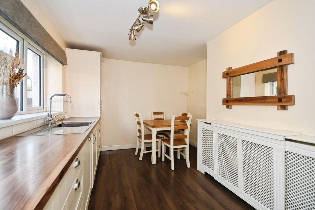 Property photo 3 of 18 Kitchen 02.Jpg