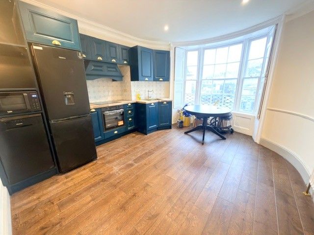 Property photo 2 of 8 Kitchen