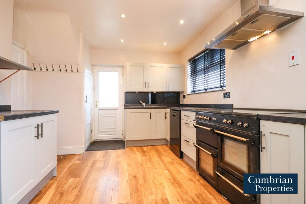 Property photo 2 of 18 Dining Kitchen