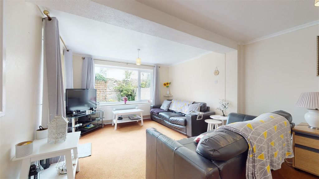 Property photo 2 of 9 24-Isle-Road-08142023_124707.Jpg