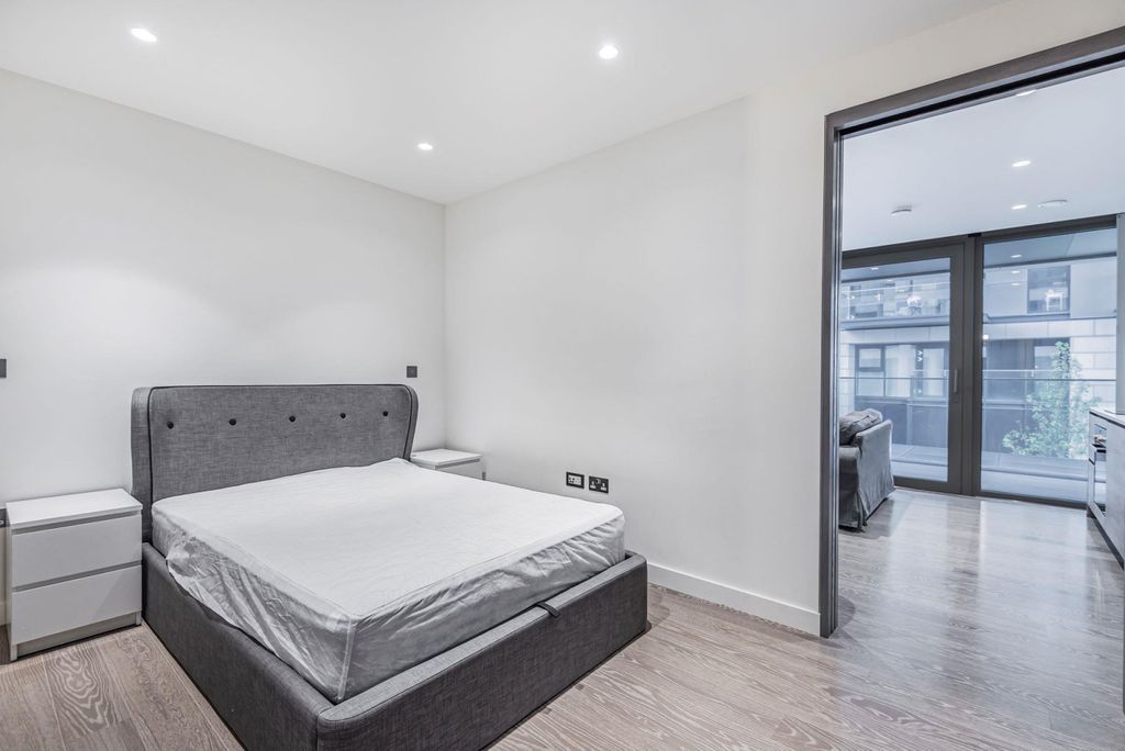 Property photo 3 of 12 Bedroom