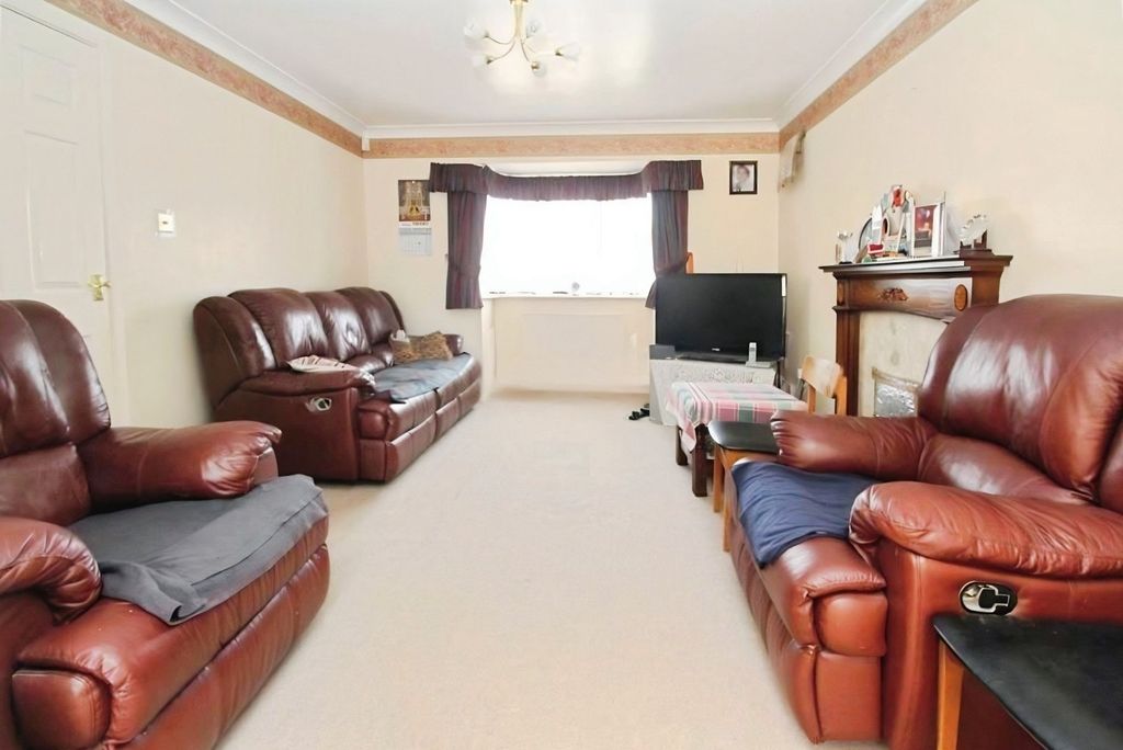 Property photo 2 of 11