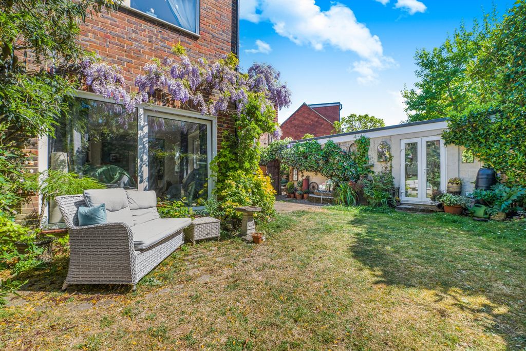 Property photo 3 of 15 Garden
