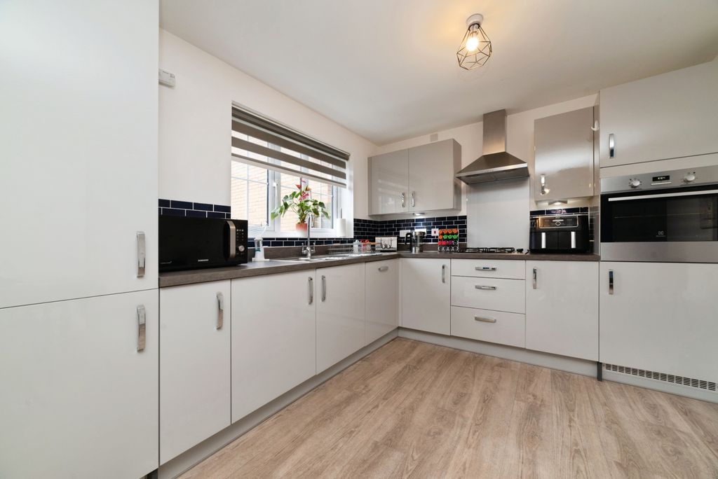 Property photo 3 of 15 Kitchen