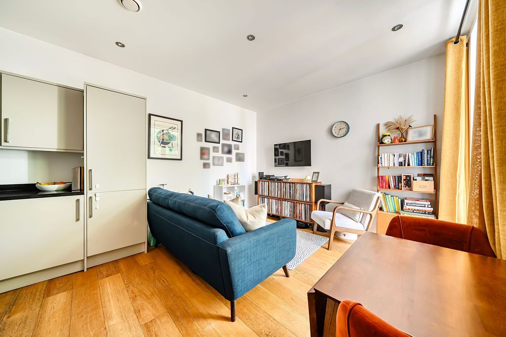 Property photo 2 of 11