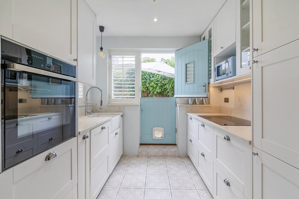 Property photo 3 of 28