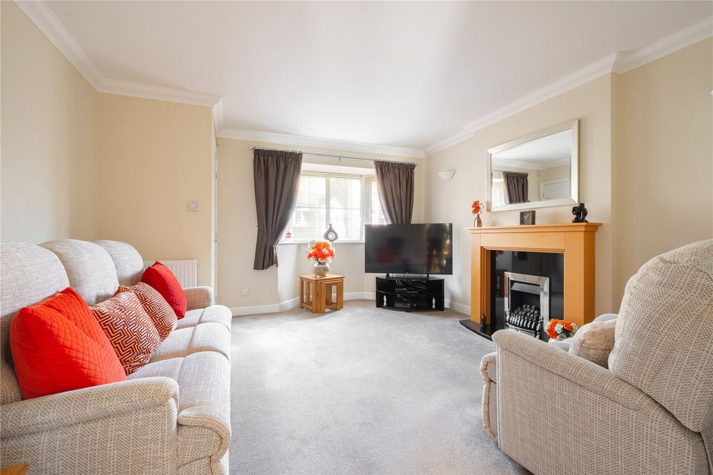 Property photo 2 of 21 Lounge