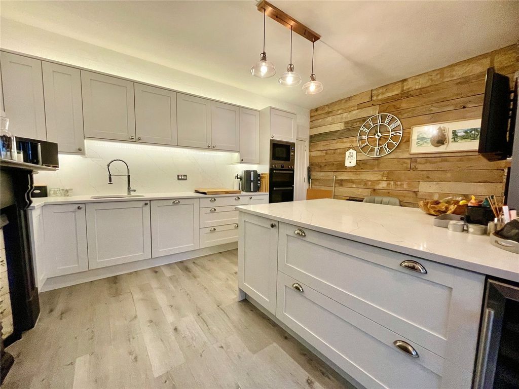 Property photo 1 of 24 Breakfast Kitchen