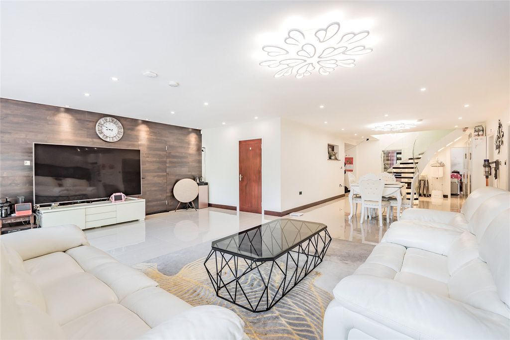 Property photo 2 of 19 Picture No. 03