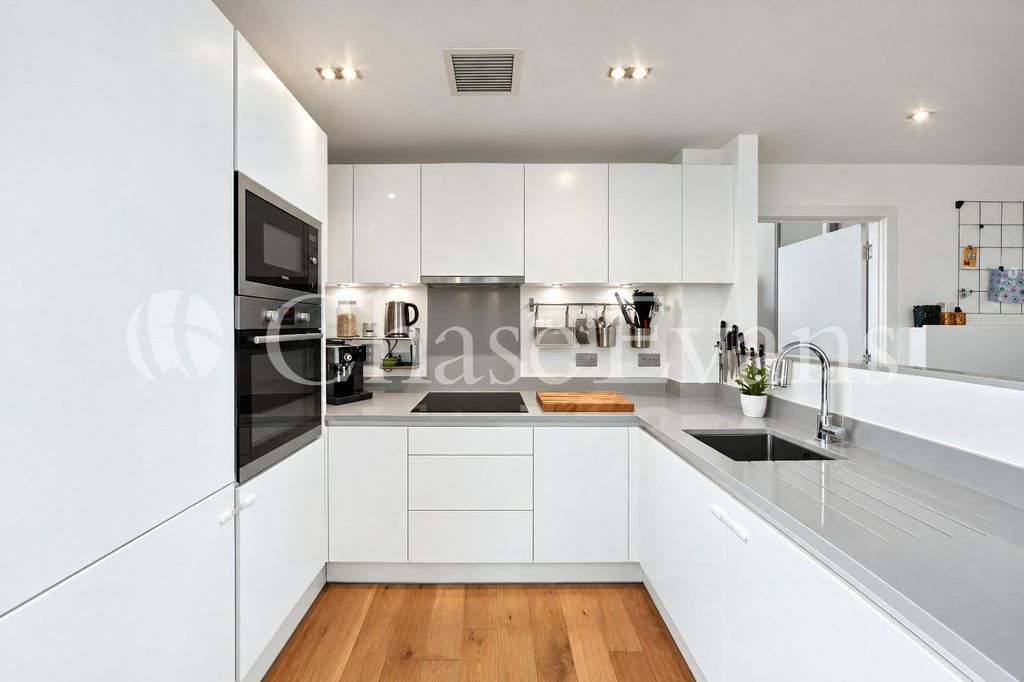 Property photo 2 of 15 Kitchen