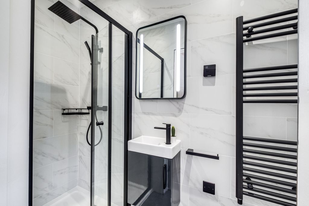 Property photo 3 of 8 Ensuite Bathroom