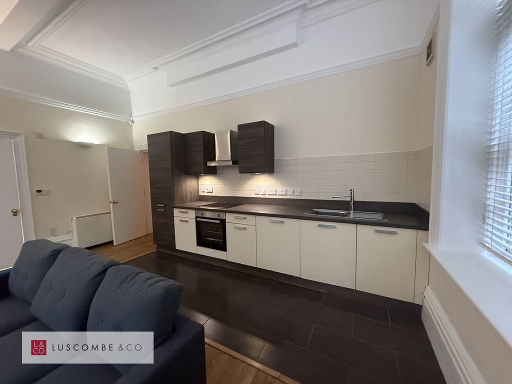 Property photo 1 of 11 Kitchen