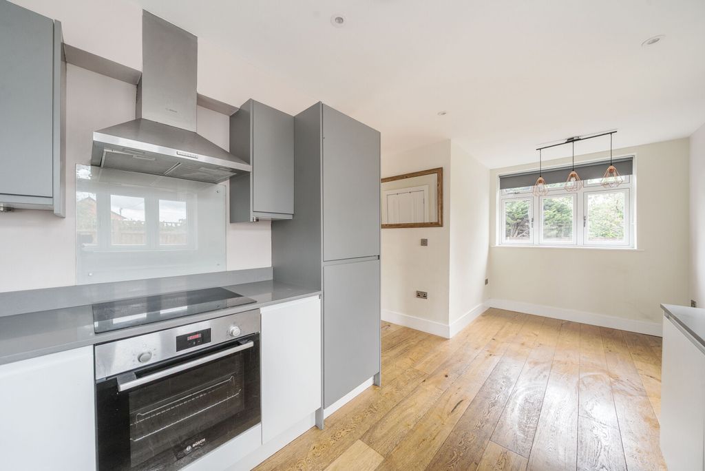 Property photo 3 of 12 1329710-5-687F7Ba...