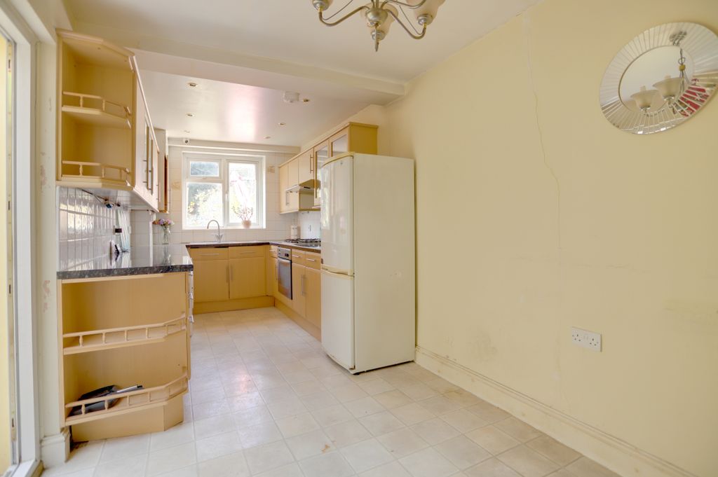 Property photo 2 of 10 7