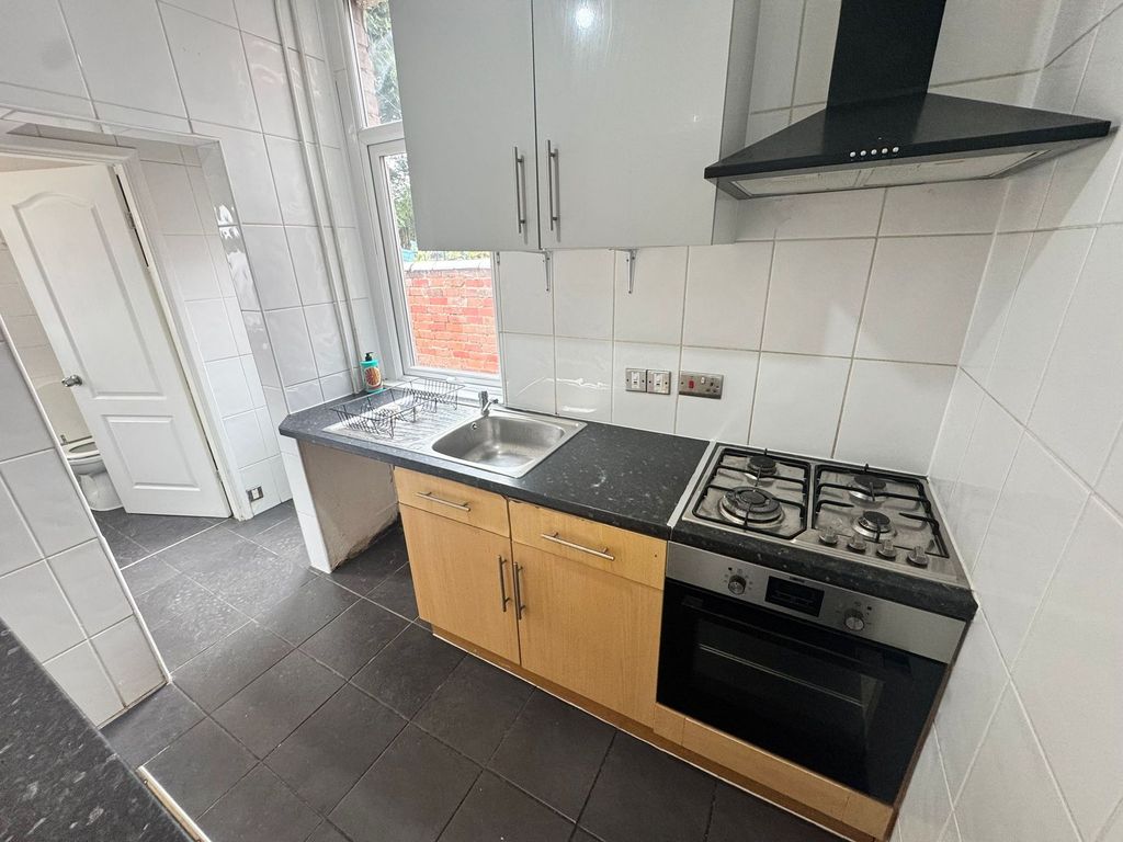 Property photo 3 of 40 Kitchen