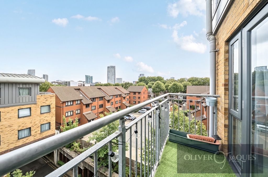 Property photo 3 of 11 Balcony