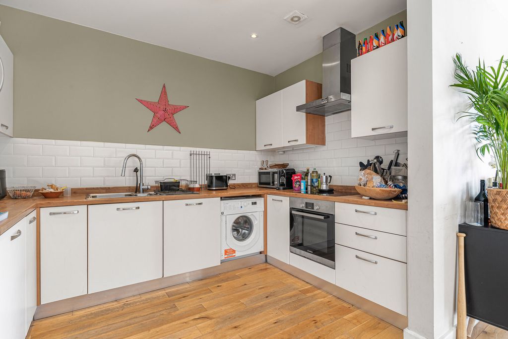 Property photo 2 of 16 Reception/Kitchen